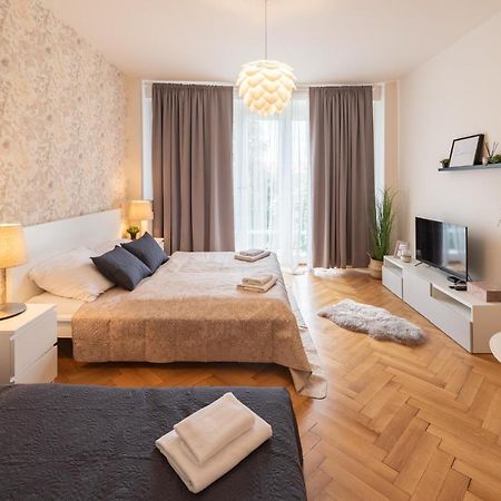 Luxury Apartment In Prime Location Praga Exterior foto