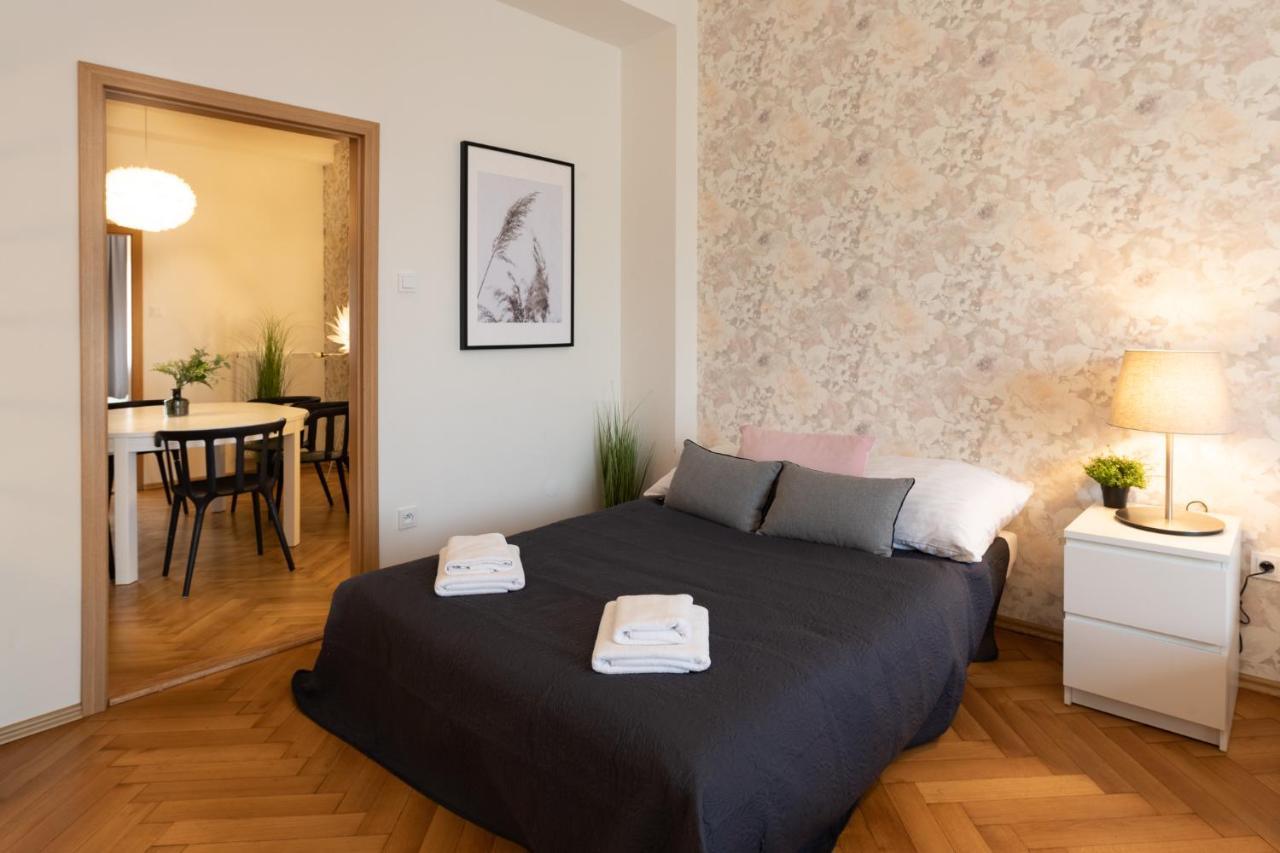 Luxury Apartment In Prime Location Praga Exterior foto