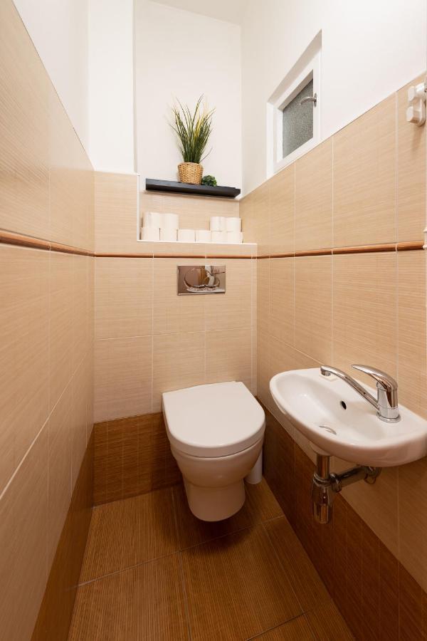 Luxury Apartment In Prime Location Praga Exterior foto